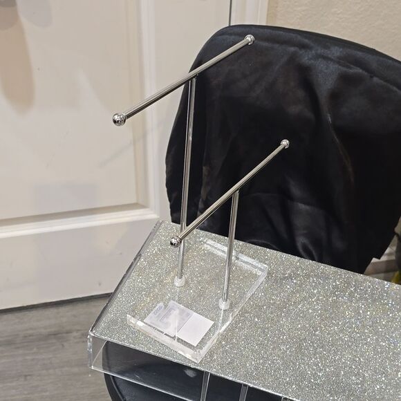 At Home Acrylic Base Silver Jewelry Display Bar Organizer - Picture 6 of 6